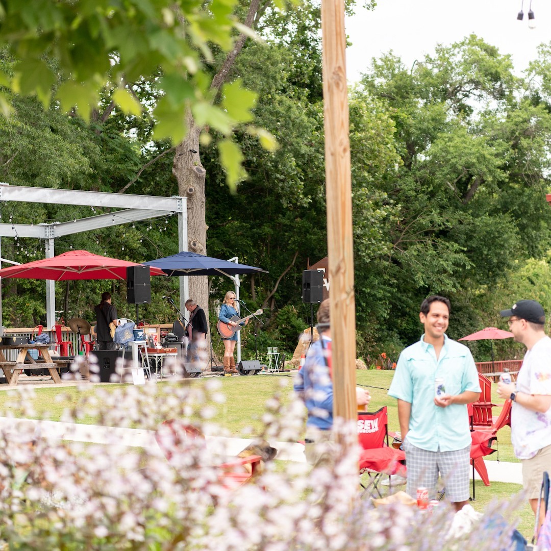 We're halfway through the week and gearing up for the weekend!

This Friday, June 9th, the Blue Notes Band will be playing our Off the Clock Friday, starting at 6 pm. We'll have various food trucks at Fretwell from 4 pm - 9 pm.

On Saturday, June 10th, we're welcoming our house band The Smokey Beans back to our stage at 3:30 pm. At 6 pm, Saturday Showcase will take over, playing until we close at 9 pm.

All of our events are FREE to attend. See you Friday!

#fretwellspartanburg #upstatescmusic#upstatemusicscene #spartanburgmusic #spartanburgevents