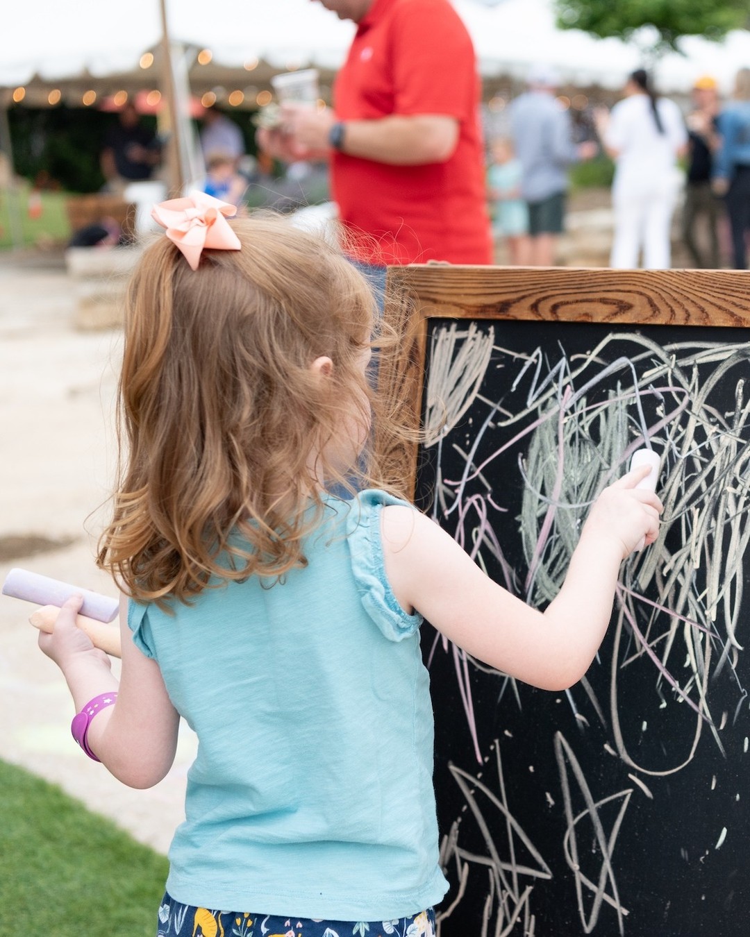 Did you know Fretwell has live music most Friday and Saturday nights?! We had Ellie draw out this weekend's schedule, but in case it isn't clear, here's what we've got:

Friday, April 11th: Classic Party Rock
Saturday, April 12th: Magnolia Avenue

The music starts at 6PM! See you soon!