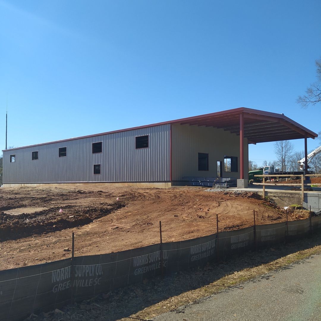 Our last post showed the skeleton of the new Little River Roaster. Fast forward to the present, and the building has walls! There are many more updates to come, so make sure you follow Fretwell on social media to stay up-to-date!

#spartanburgdevelopment #scupstate #goupstate #upstatedevelopment